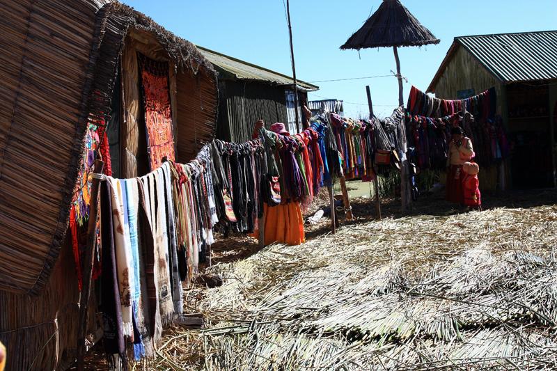 755-Lago Titicaca,isole galleggianti,13 luglio 2013.JPG